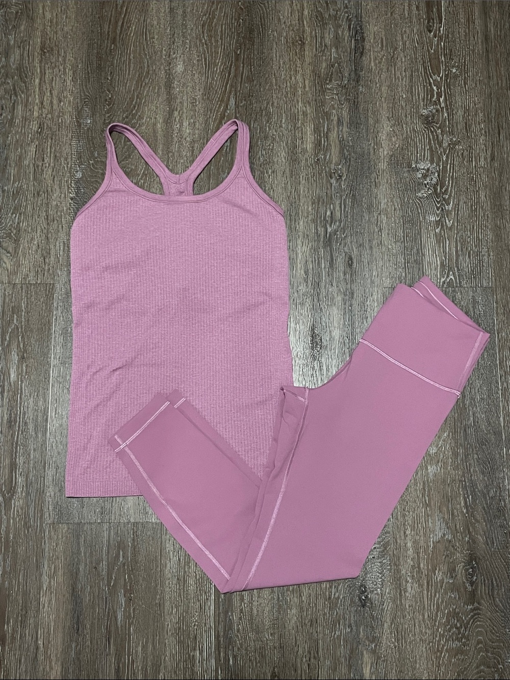 Like New Lululemon Matching Velvet Dust Set. Size 8